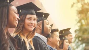 Graduation_StudentsGroup_Smiling_Outdoor